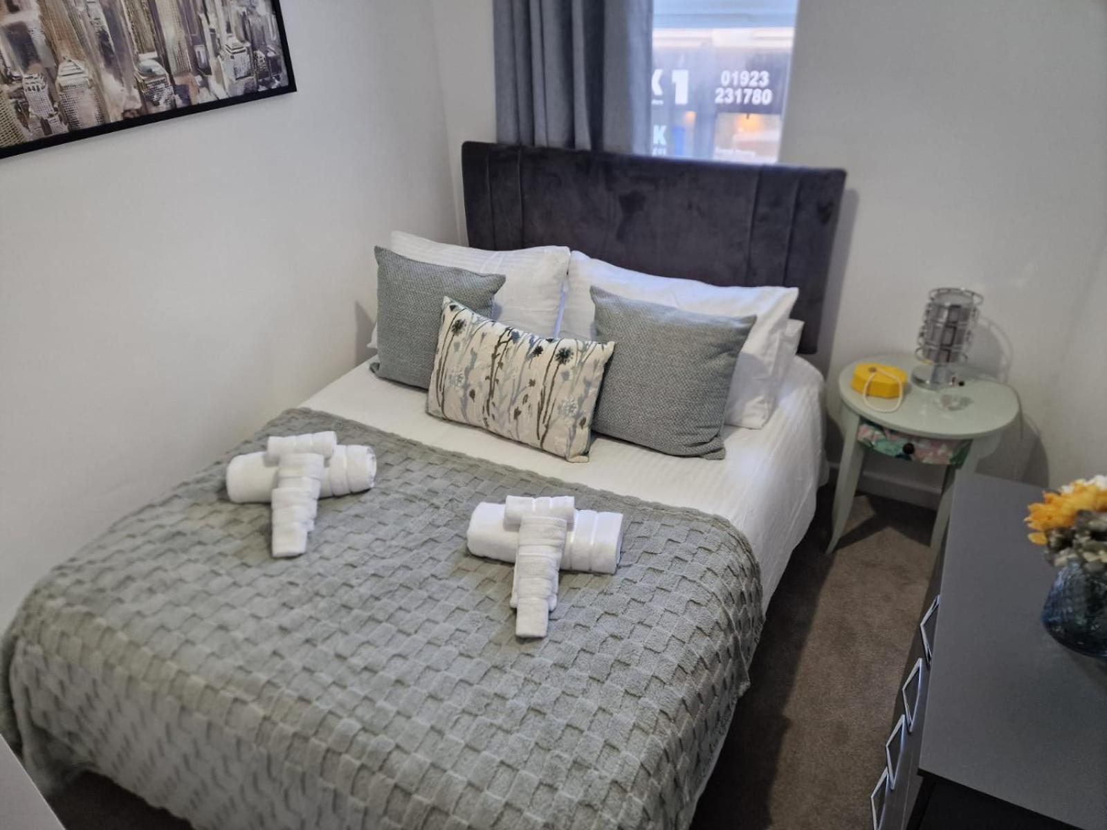 12 B Market Street Watford  Luaran gambar
