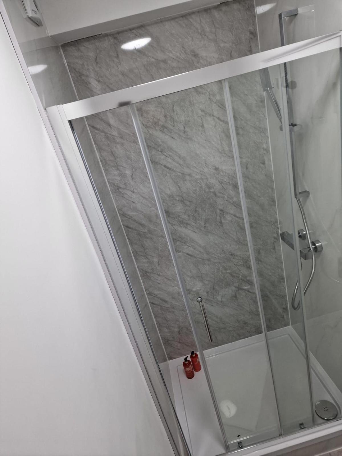 12 B Market Street Watford  Luaran gambar