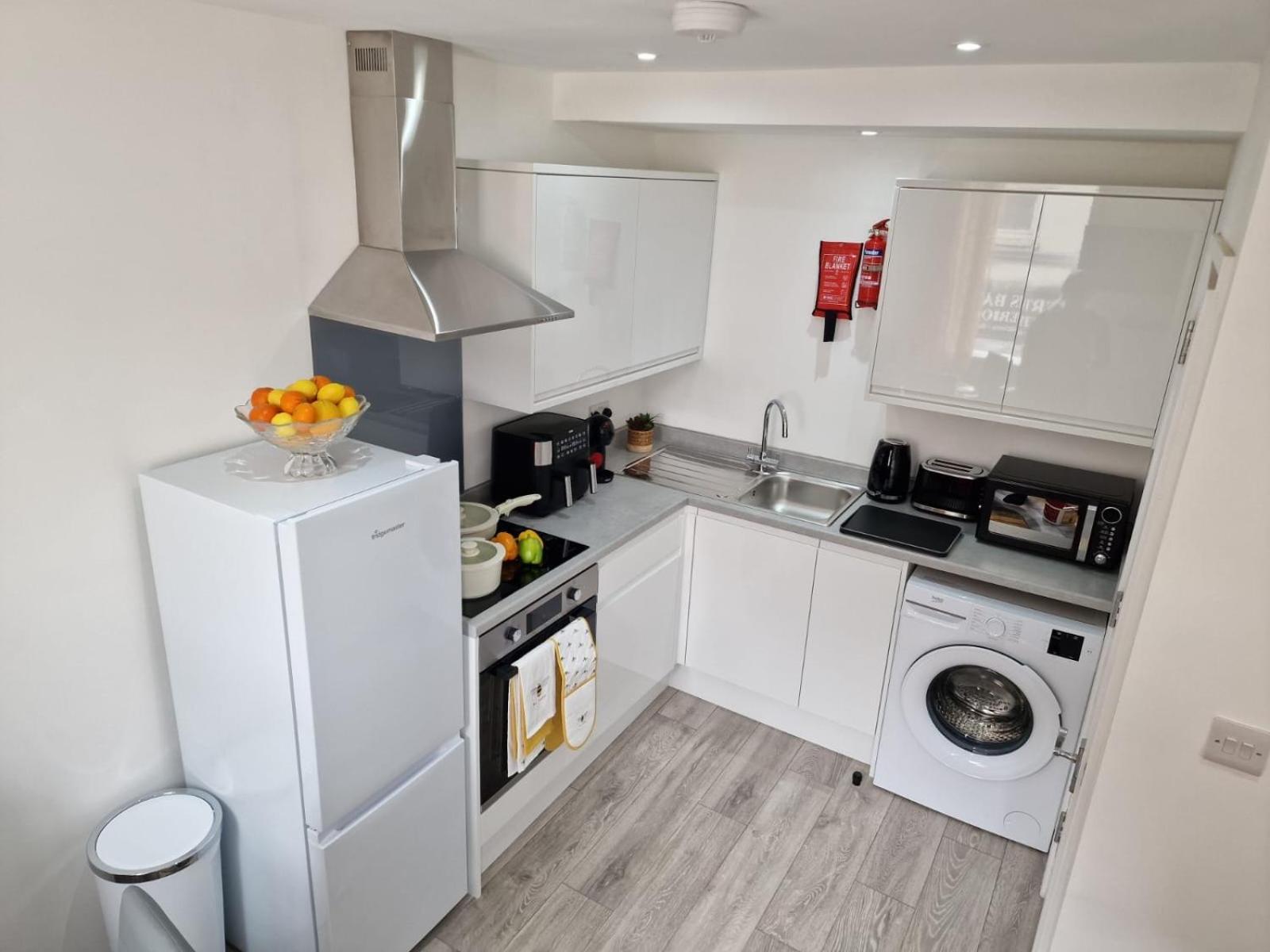 12 B Market Street Watford  Luaran gambar